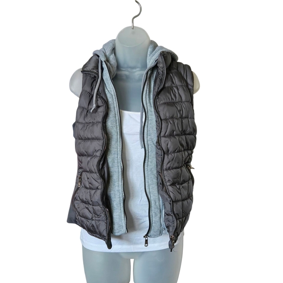 YMI Gray Quilted Vest with Hood - Picture 3 of 10